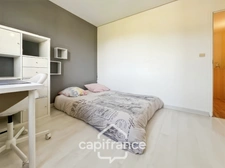 Maison individuelle et familiale de 165 m2, 7 pièces, située à  ALLEINS proche Salon de Provence établie sur un terrain de 945m² avec  piscine et dépendances