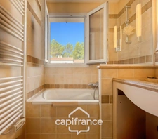 DOMAINE DE PONT ROYAL, BASTIDON climatisé et  meublé , 3 vraies chambres de  62 m2 avec vue dégagée,  piscine Résidentielle, emplacement  pour le véhicule 