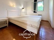 GOLF de PONT ROYAL appartement exceptionel  de 54 m2 en rez de jardin, double terrasse, 3 chambres, 1 salle de bain , 1 salle d'eau, grande loggia, place de parking