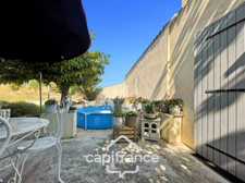 Alleins, maison de plain pied de   83m2 environ établie en zone agricole sur une parcelle de 3 400m2 m2 avec garage attenant 