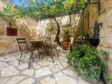 MERINDOL CHARMING HOUSE, outdoor courtyard and rooftop, 2 bedrooms, 1 room, 1 office, 1 cellar, in the heart of the village. A MUST-SEE! 