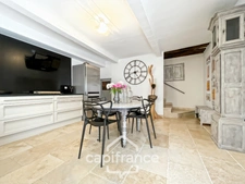 Great opportunity in Alleins: fully renovated and air-conditioned village house of 102 m2, 2 levels with 2 large bedrooms, rooftop terrace, garage