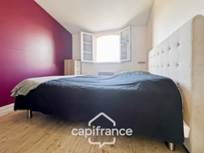 Maison individuelle et familiale de 165 m2, 7 pièces, située à  ALLEINS proche Salon de Provence établie sur un terrain de 945m² avec  piscine et dépendances