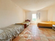 Camps la source, proche de Brignoles maison de village de 148 m2 à terminer plusieurs possibilités  d'aménagement