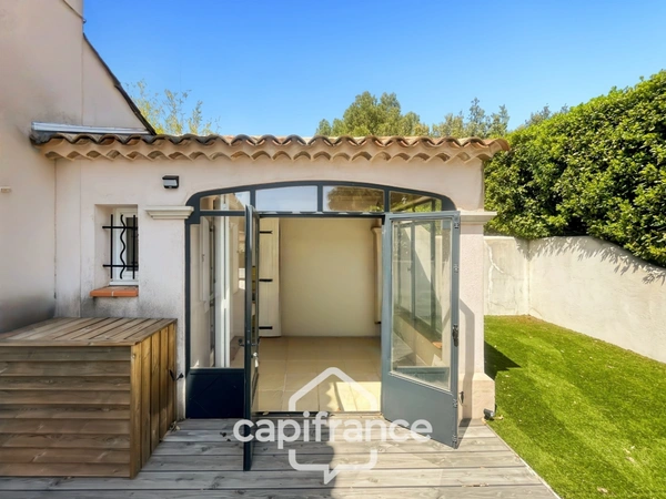 Bienvenue dans votre nouvelle villa familiale et élégante  au Domaine et golf de Pont royal, 4 chambres, 110 m2 , jardin 556 m2 