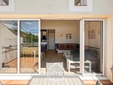 DERNIER ETAGE Domaine de Pont Royal, emplacement et vue remarquable de cet appartement 42 m2,1 chambre, 1 chambre cabine; 2 SDB belle exposition, vue dégagée, grande terrasse 