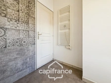 MALLEMORT, fully renovated village house of 115 m2, very well maintained, 1 floor, spacious rooms, 3 bedrooms, 2 bathrooms, well located, outdoor space, storage room 