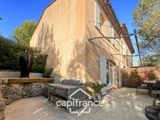 Domaine et golf de Pont Royal, fully renovated 67 m² house with air conditioning, attractive exterior, 2/3 bedrooms, bathroom and shower room, garden, residential swimming pool