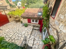 MERINDOL CHARMING HOUSE, outdoor courtyard and rooftop, 2 bedrooms, 1 room, 1 office, 1 cellar, in the heart of the village. A MUST-SEE! 