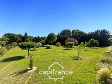 Single-storey property in the countryside with panoramic views, built in 1980, 177m2 house with 3/4 bedrooms on a 2280m2 plot 