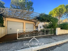 PONT ROYAL GOLF COURSE: Charming, light-filled bastide of 140 m² set on a 657 m² plot, 4 bedrooms including a master suite, 2 bathrooms, swimming pool, double garage