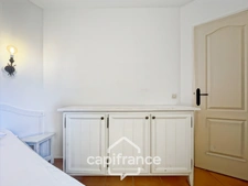 Appartement en rez-de-jardin , 3 chambres , place de parking , exposé Est sur le Domaine et Golf de Pont Royal