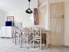 DOMAINE DE PONT ROYAL, maison  de 45 m2, élevée d'un étage,  2 vraies chambres, mitoyenne d'un seul côté, piscine privative, emplacement pour véhicule 