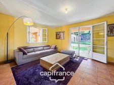 Maison individuelle et familiale de 165 m2, 7 pièces, située à  ALLEINS proche Salon de Provence établie sur un terrain de 945m² avec  piscine et dépendances