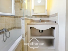 DOMAINE DE PONT ROYAL, BASTIDON climatisé et  meublé , 3 vraies chambres de  62 m2 avec vue dégagée,  piscine Résidentielle, emplacement  pour le véhicule 