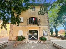 Investissement sur Charleval maison en plein coeur du village R+1avec terrasse tropézienne, garage, plusieurs entrées indépendantes, étage à finir