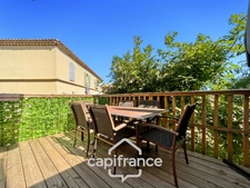DOMAINE DE PONT ROYAL, 45 m2 house with unobstructed views, two stories, 2 bedrooms, semi-detached on one side, private swimming pool, numbered parking space 