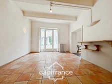 Investissement sur Charleval maison en plein coeur du village R+1avec terrasse tropézienne, garage, plusieurs entrées indépendantes, étage à finir