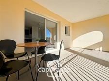  Light, calm, authenticity... A Pont Royal lifestyle. 50m² apartment with hill views, large terrace, 2 real bedrooms, swimming pool, parking space, bicycle garage.