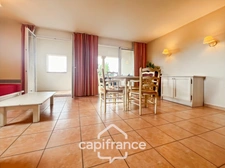 Domaine de Pont royal, spacieux et lumineux appartement de 40 m2,belle vue, localisé en angle, une chambre,  grande loggia terrasse, place de parking  sous la résidence 