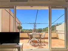 DERNIER ETAGE Domaine de Pont Royal, emplacement et vue remarquable de cet appartement 42 m2,1 chambre, 1 chambre cabine; 2 SDB belle exposition, vue dégagée, grande terrasse 