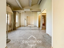 Villa de plain pied de 150 m² avec vue sur le trou numéro 10 , au Domaine et Golf de Pont Royal, terrain 628 m² ,  4 chambres, piscine, garage 