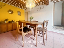 MERINDOL CHARMING HOUSE, outdoor courtyard and rooftop, 2 bedrooms, 1 room, 1 office, 1 cellar, in the heart of the village. A MUST-SEE! 