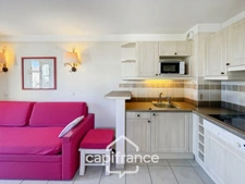 DOMAINE DE PONT ROYAL, 45 m2 house with unobstructed views, two stories, 2 bedrooms, semi-detached on one side, private swimming pool, numbered parking space 