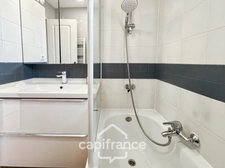 Domaine de Pont Royal, Duplex climatisé T3 de 49m2 situé sur le haut du Village, 2 chambres une double terrasse et une 2ème terrasse , belle exposition, ascenseur, place de parking  