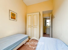 DOMAINE DE PONT ROYAL – Bastidon climatisé de 44 m², ravalé et parfaitement entretenu, avec jardin, 2 chambres et place de parking, au cœur de la nature