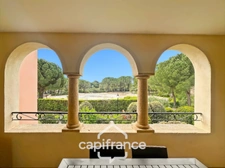 Appartement de 42M2 situé au premier étage d'une résidence de 2 étages au domaine de PONT ROYAL, 1 chambre et chambre cabine,  vue dégagéee, Terrasse  LOGGIA, Emplacement Idéal, place de parking