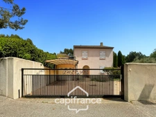 Welcome to your new elegant family villa at Domaine et Golf de Pont Royal, 4 bedrooms, 110 m2, garden 556 m2 