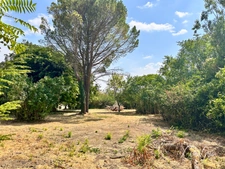 Terrain constructible de 1 700m² viabilisé avec vue sur les Pyrénées