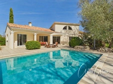 Maison familiale de standing – 230 m² – Terrain arboré de 2 080 m² avec piscine 