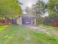 Character house of 283 m² with outbuildings and great potential on more than 9,000 m² of land.