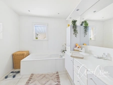 Maison familiale de standing – 230 m² – Terrain arboré de 2 080 m² avec piscine 