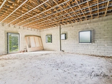 Character house of 283 m² with outbuildings and great potential on more than 9,000 m² of land.