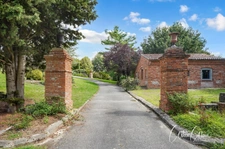 Character house of 283 m² with outbuildings and great potential on more than 9,000 m² of land.