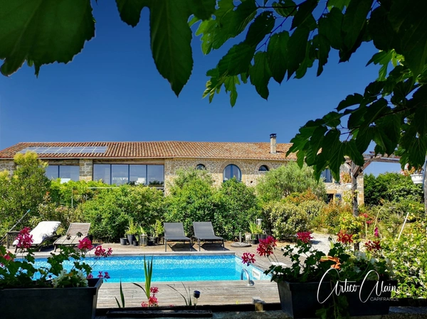 Dpt Haute Garonne (31), à vendre proche de VILLEFRANCHE DE LAURAGAIS maison en pierre de 676 m² - Terrain de 3 400m² 