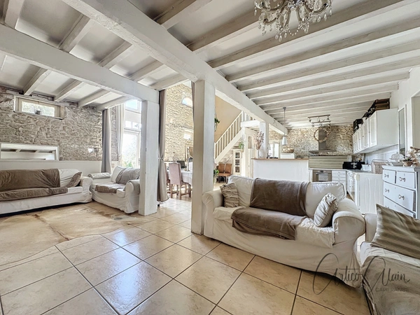 Dpt Haute Garonne (31), à vendre proche de VILLEFRANCHE DE LAURAGAIS maison en pierre de 676 m² - Terrain de 3 400m² 