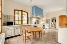 Character house of 283 m² with outbuildings and great potential on more than 9,000 m² of land.