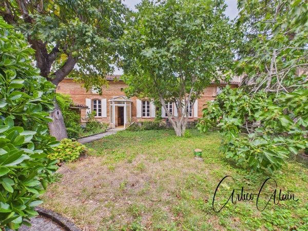 Maison bourgeoise 183 m² – jardin, 2 garages et double accès