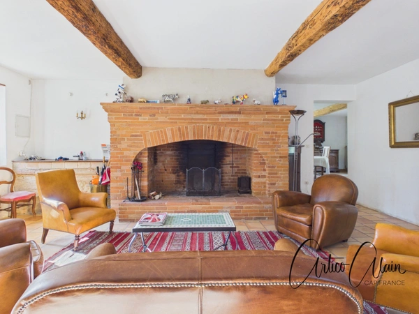 Authentique longère lauragaise de 250 m² avec piscine, dépendances et 2,5 hectares de terrain