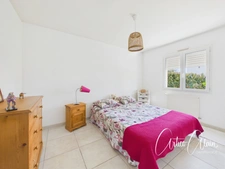 Maison familiale de standing – 230 m² – Terrain arboré de 2 080 m² avec piscine 