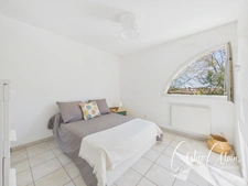 Maison familiale de standing – 230 m² – Terrain arboré de 2 080 m² avec piscine 