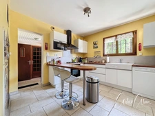 Belle maison familiale 140 m² avec piscine et grand terrain plus de 3400m² 