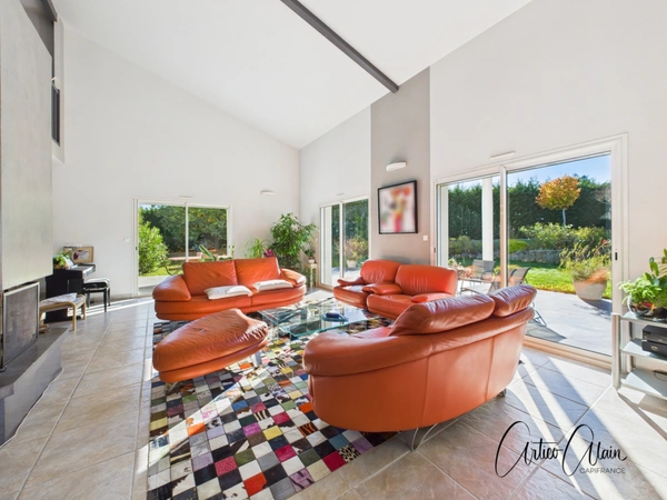 Maison à vendre 6 pièces de 172 m²  avec piscine 