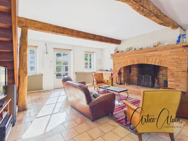 Authentique longère lauragaise de 250 m² avec piscine, dépendances et 2,5 hectares de terrain
