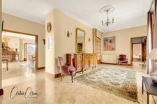 Character house of 283 m² with outbuildings and great potential on more than 9,000 m² of land.