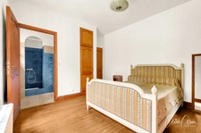 Character house of 283 m² with outbuildings and great potential on more than 9,000 m² of land.